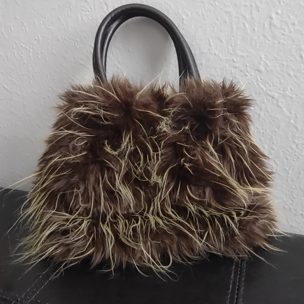 Vintage Y2K Gioe Brown Shaggy Faux Fur Top Handle Small Handbag with Pink Flower - Picture 4 of 9